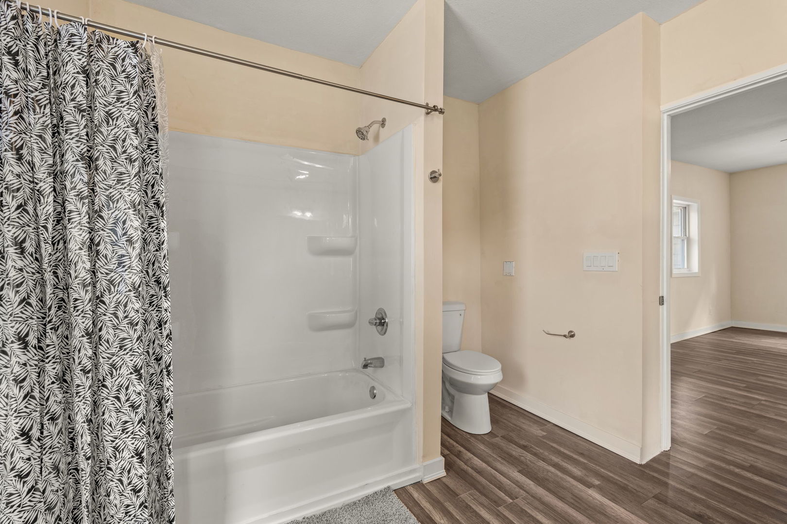 548 7th Avenue South Clinton, IA 52732 - Photo 9 of 23 a bathroom with a bathtub and a shower