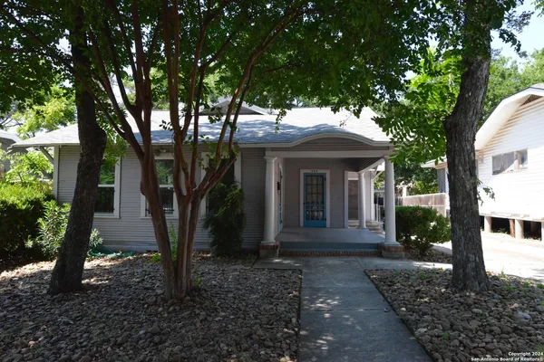 $1,595 | 423 West Huisache Avenue, San Antonio, TX 78212