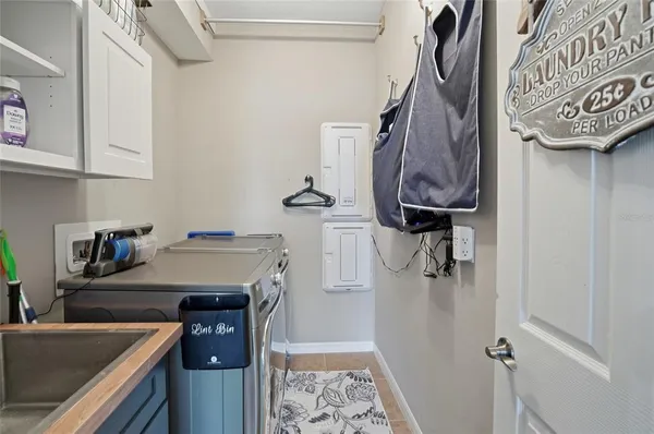 a en suite bathroom with a sink a toilet and shower