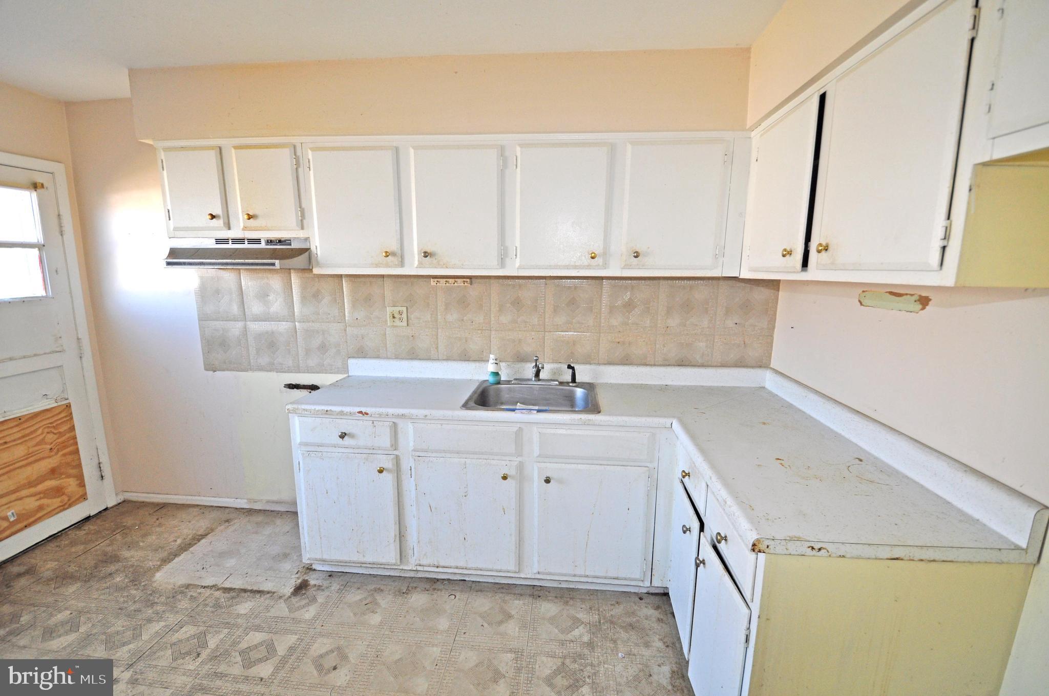 753 Seawall Road Essex, MD 21221 - Photo 7 of 22 Gallery Image 7