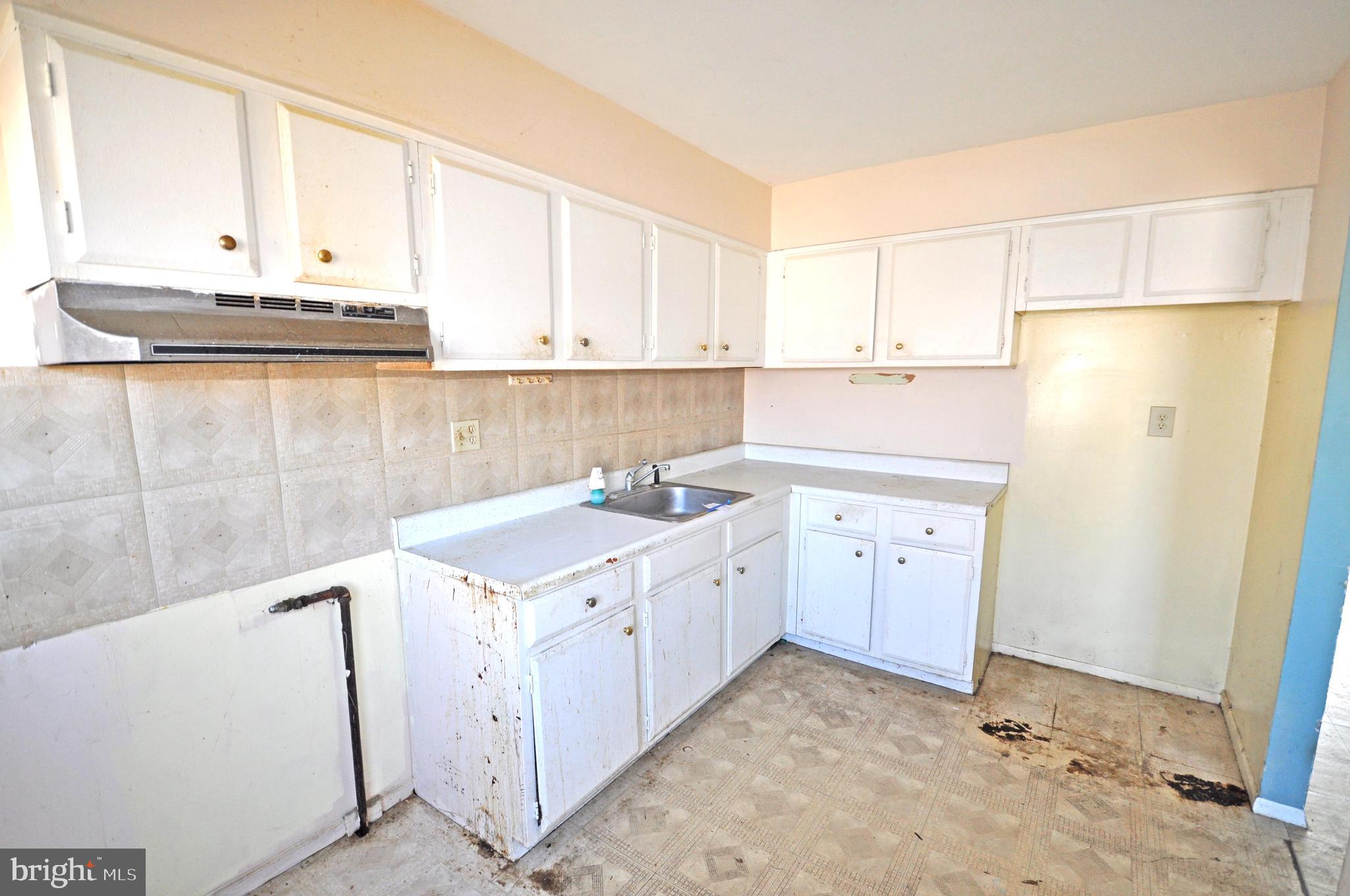 753 Seawall Road Essex, MD 21221 - Photo 8 of 22 Gallery Image 8