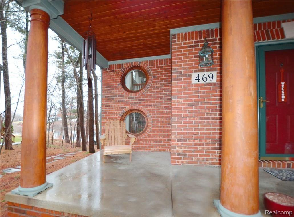 469 John R Street Milford, MI 48381 - Photo 3 of 40 Front Porch Entry