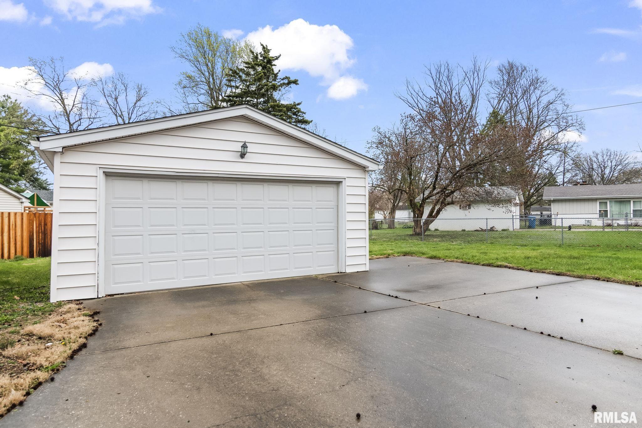 2229 Fairway Drive Springfield, IL 62704 - Photo 33 of 36