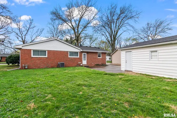 $235,000 | 2229 Fairway Drive, Springfield, IL 62704