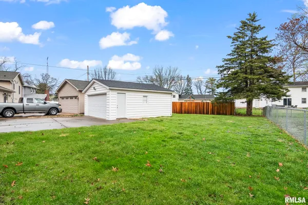 $235,000 | 2229 Fairway Drive, Springfield, IL 62704