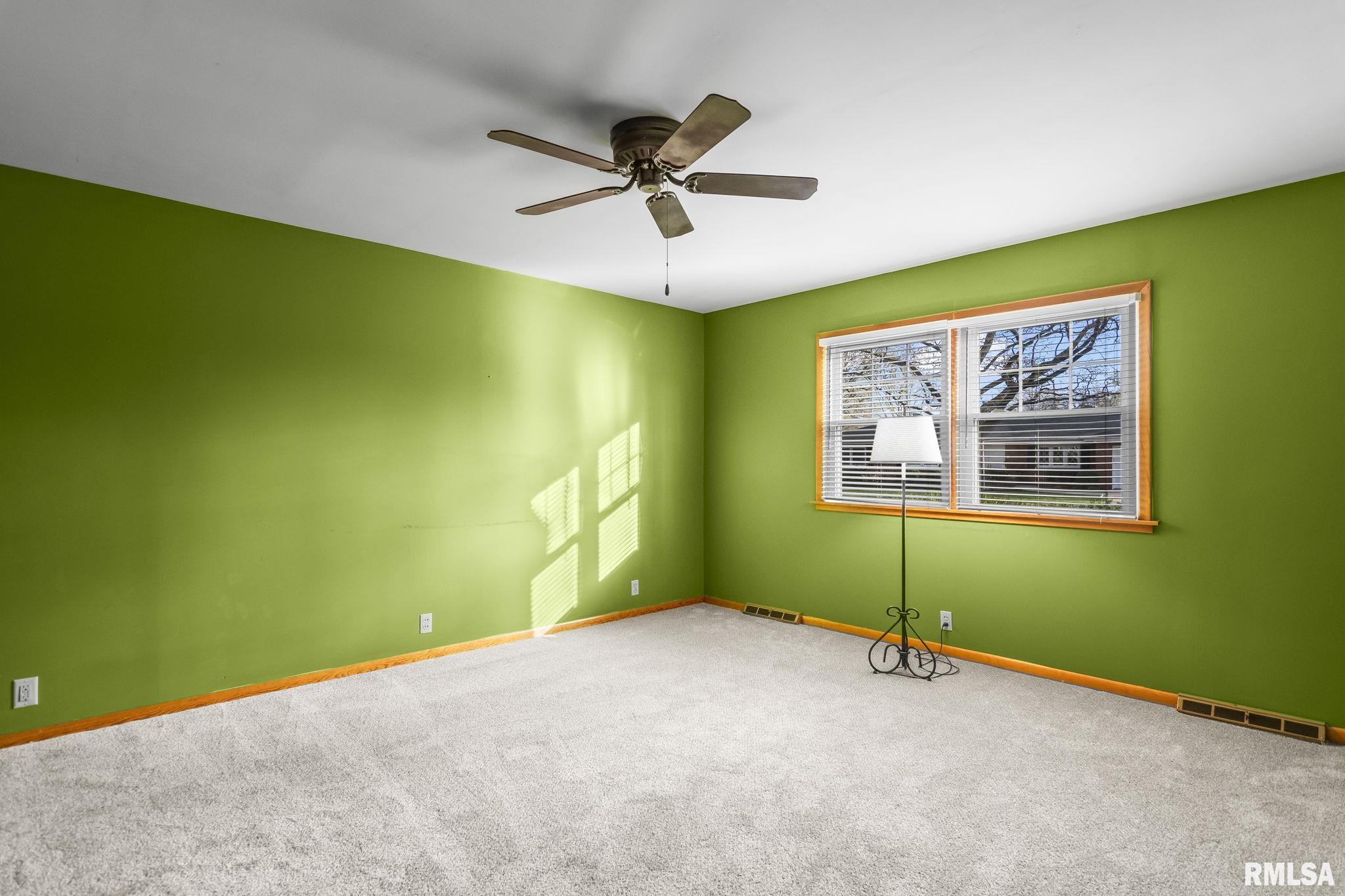 2229 Fairway Drive Springfield, IL 62704 - Photo 9 of 36