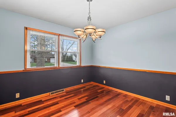 $235,000 | 2229 Fairway Drive, Springfield, IL 62704