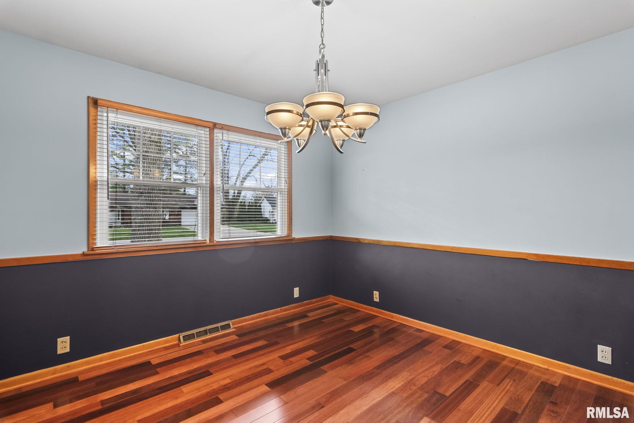 2229 Fairway Drive Springfield, IL 62704 - Photo 10 of 36