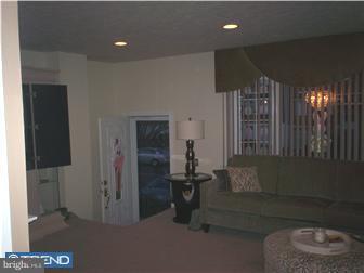 12434 Balston Road Philadelphia, PA 19154 - Photo 1 of 12 Living Room