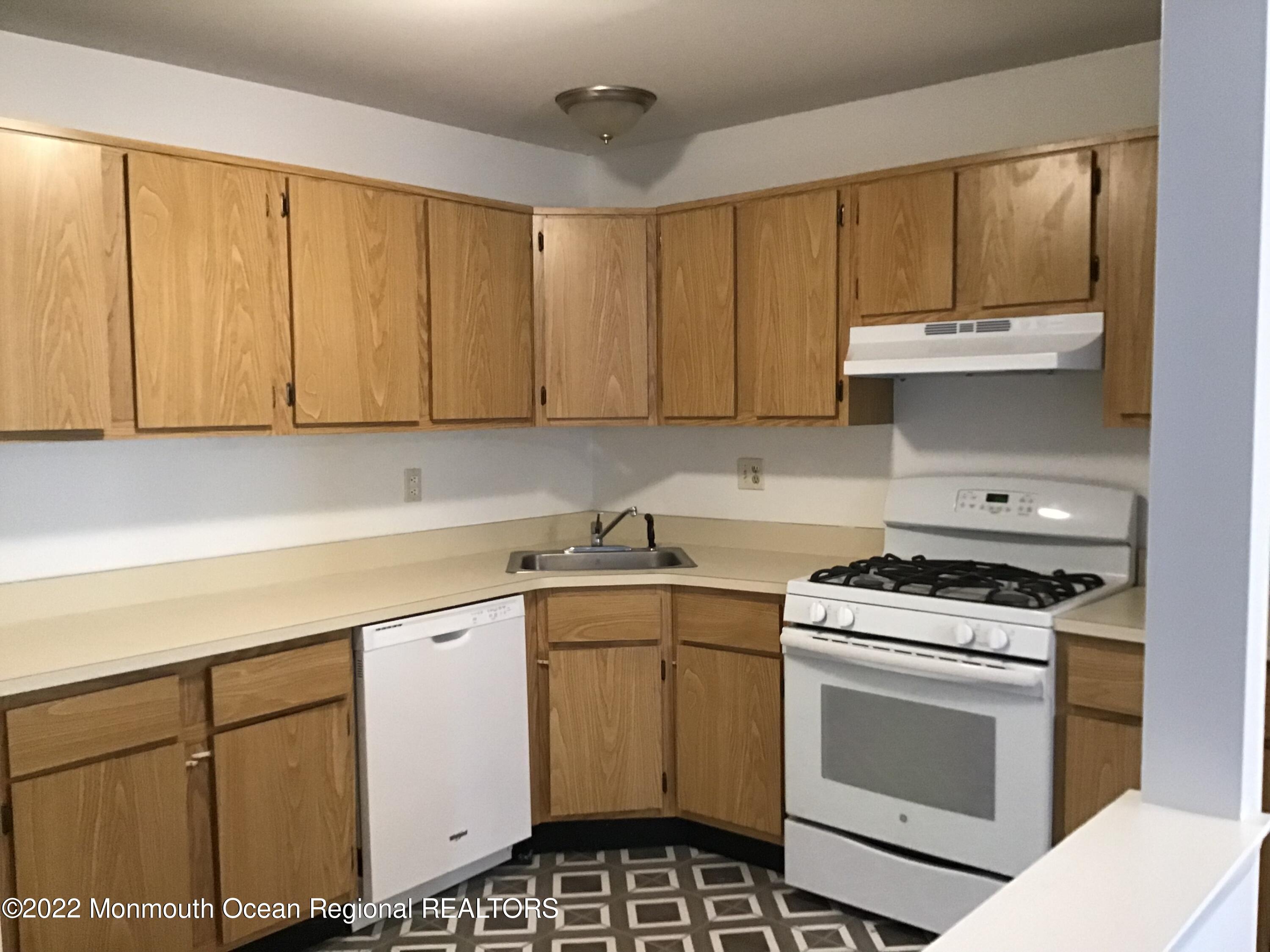 508-1 Harding Road, Unit 1 Freehold, NJ 07728 - Photo 7 of 13 4AC73633-963E-4DA1-9DD7-9EBE58EB6883