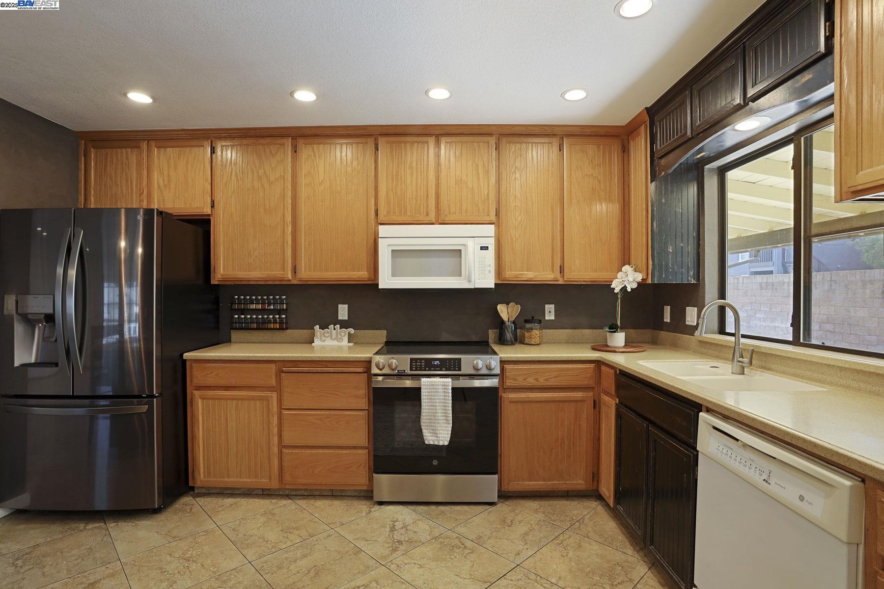 1312 Wylmawood Lane Modesto, CA 95355 - Photo 10 of 37