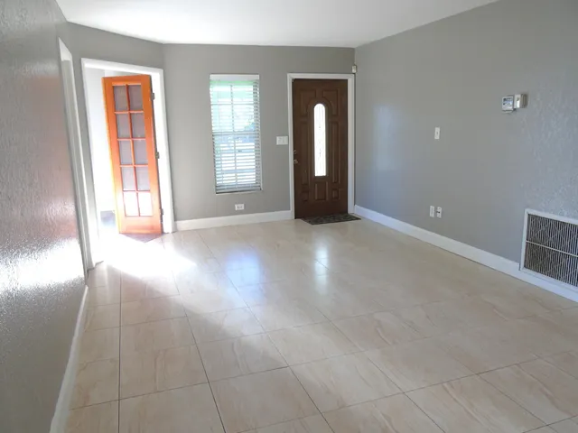 $3,150 | 6902 Plymouth Drive South, Lake Worth, FL 33462