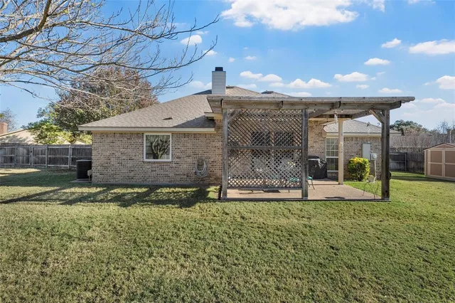 $315,000 | 142 Phillip Circle, Hewitt, TX 76643