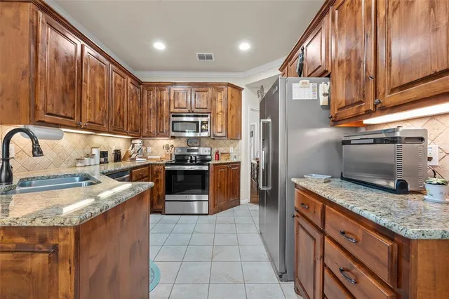 $315,000 | 142 Phillip Circle, Hewitt, TX 76643