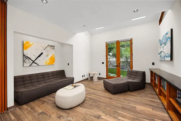 $6,050,000 | 5310 Linda Vista Drive, La Canada Flintridge, CA 91011