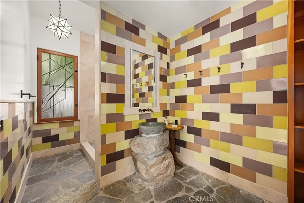 $6,050,000 | 5310 Linda Vista Drive, La Canada Flintridge, CA 91011