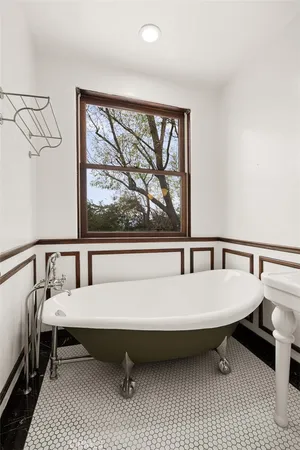 $6,050,000 | 5310 Linda Vista Drive, La Canada Flintridge, CA 91011