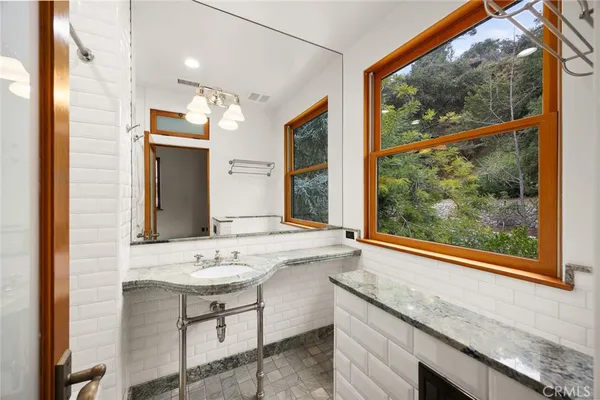 $6,050,000 | 5310 Linda Vista Drive, La Canada Flintridge, CA 91011