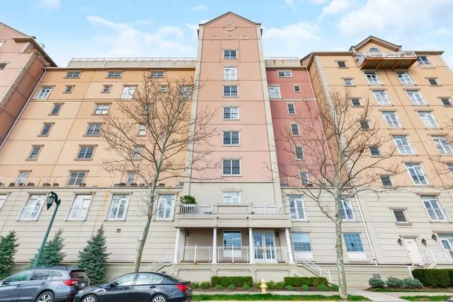 $470,000 | 207 Shearwater Court West, Unit 45, Jersey City, NJ 07305