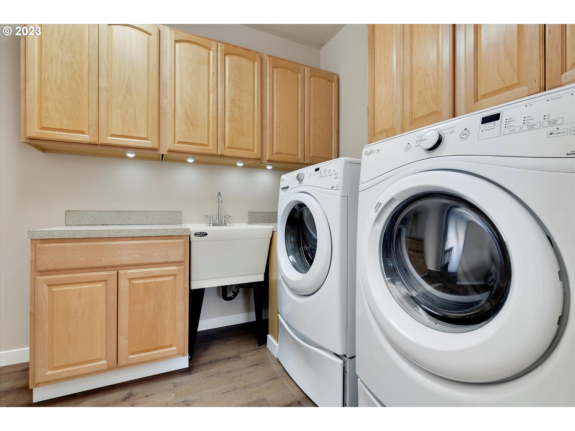 19053 South Mattoon Road Estacada, OR 97023 - Photo 23 of 47 a utility room with sink dryer and washer