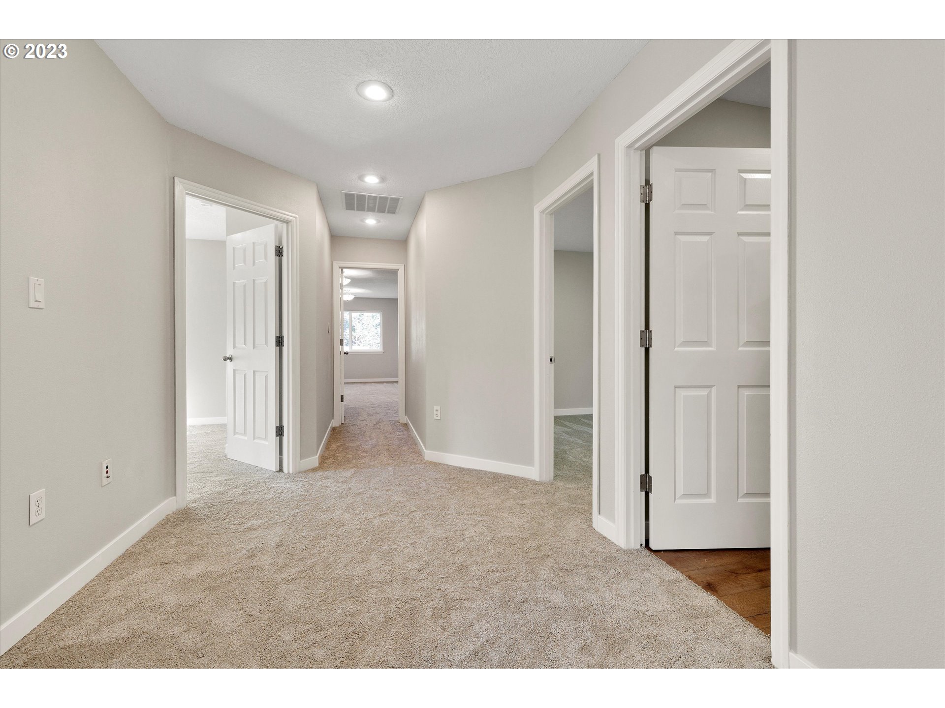 19053 South Mattoon Road Estacada, OR 97023 - Photo 24 of 47 a view of an empty room and closet