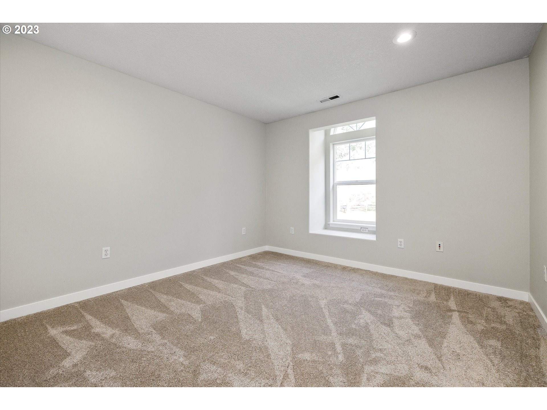 19053 South Mattoon Road Estacada, OR 97023 - Photo 28 of 47 a view of an empty room with a window