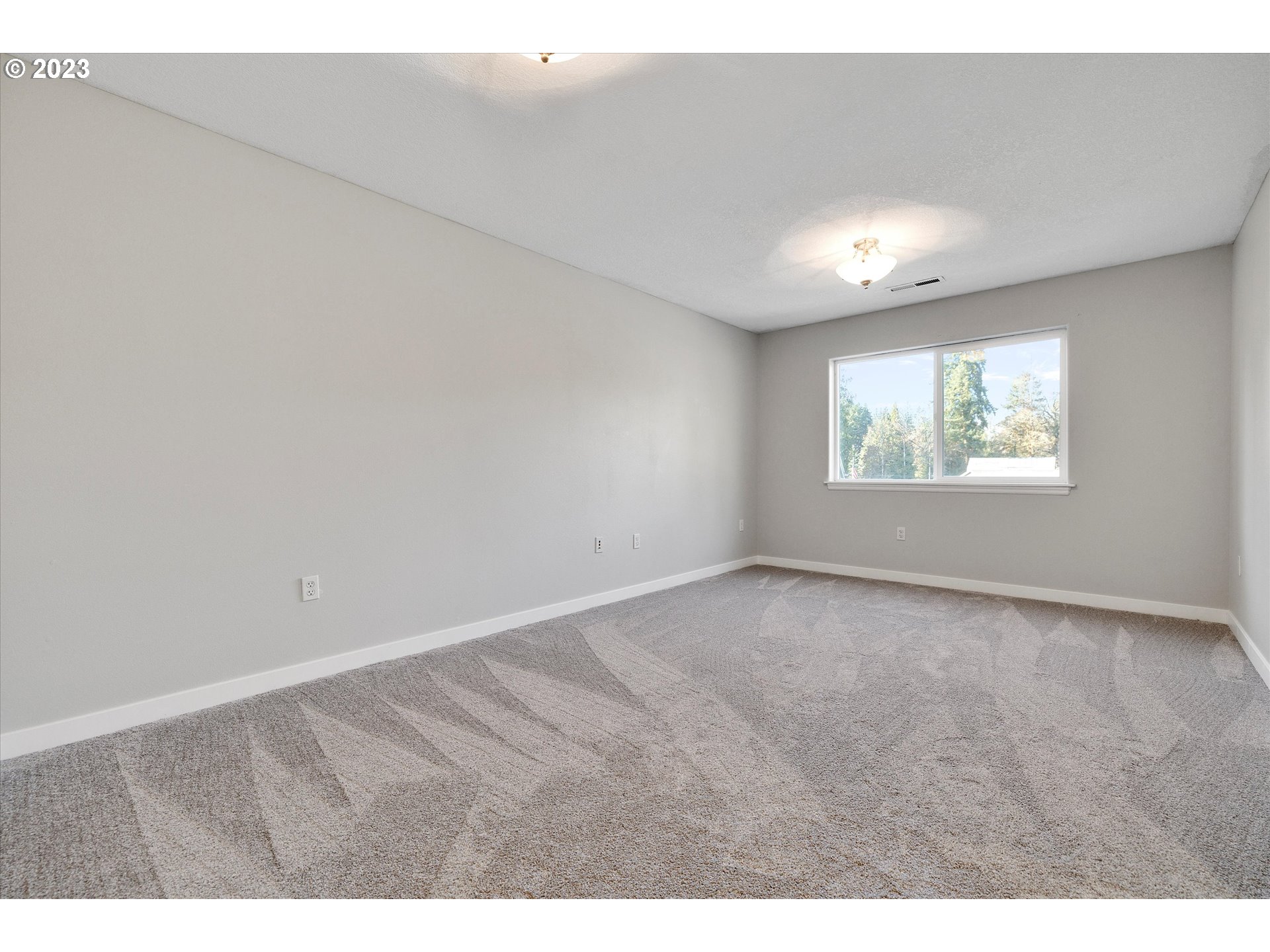 19053 South Mattoon Road Estacada, OR 97023 - Photo 29 of 47 a view of an empty room with a window