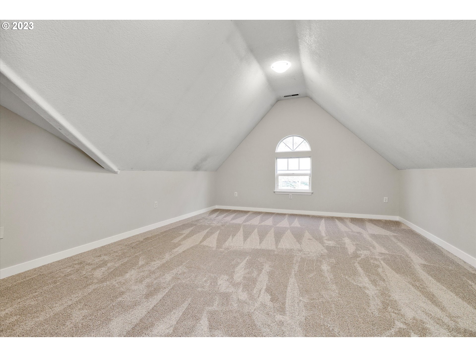 19053 South Mattoon Road Estacada, OR 97023 - Photo 31 of 47 a view of empty room with window