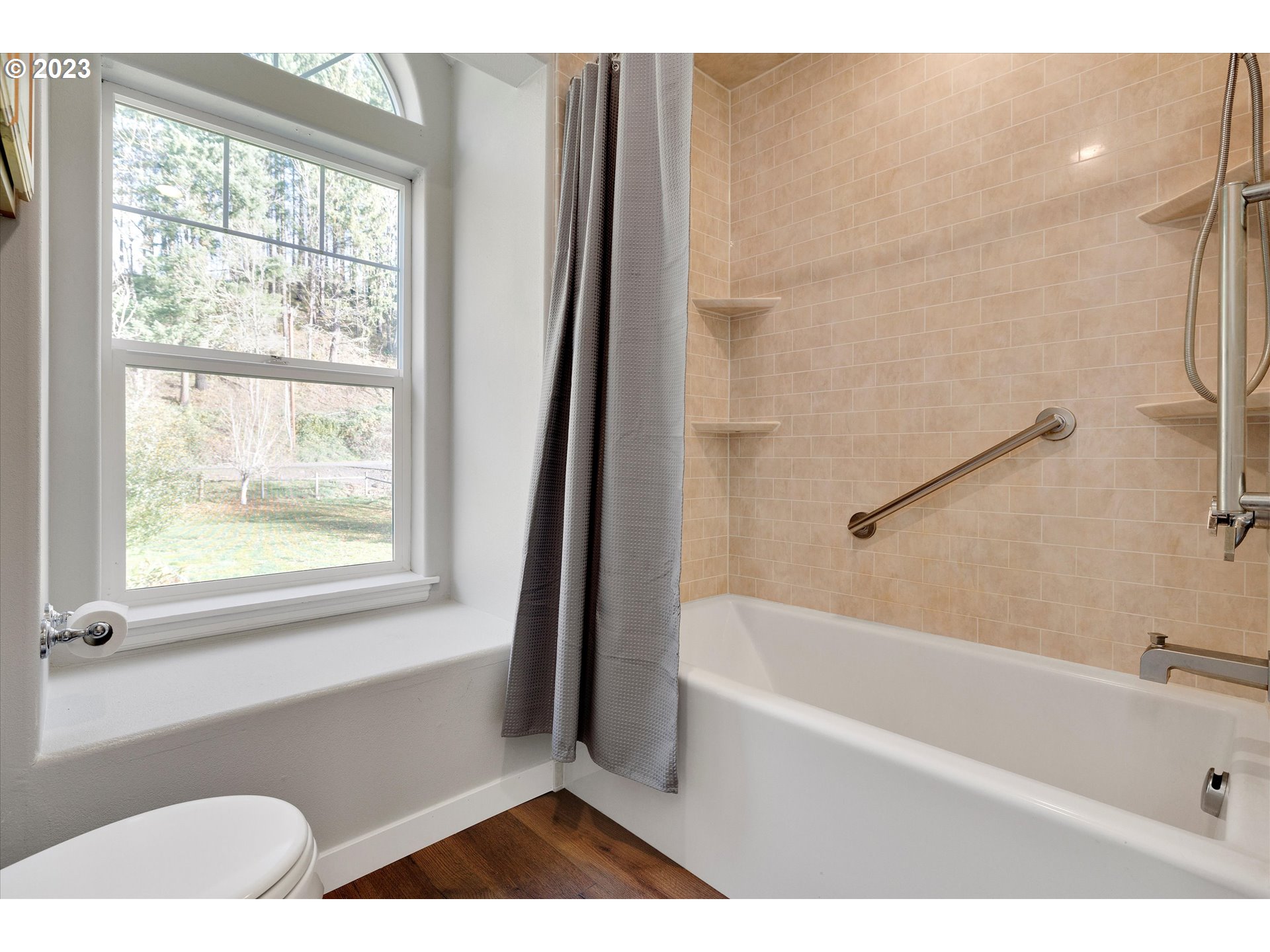 19053 South Mattoon Road Estacada, OR 97023 - Photo 34 of 47 a bathroom with a bathtub and a shower