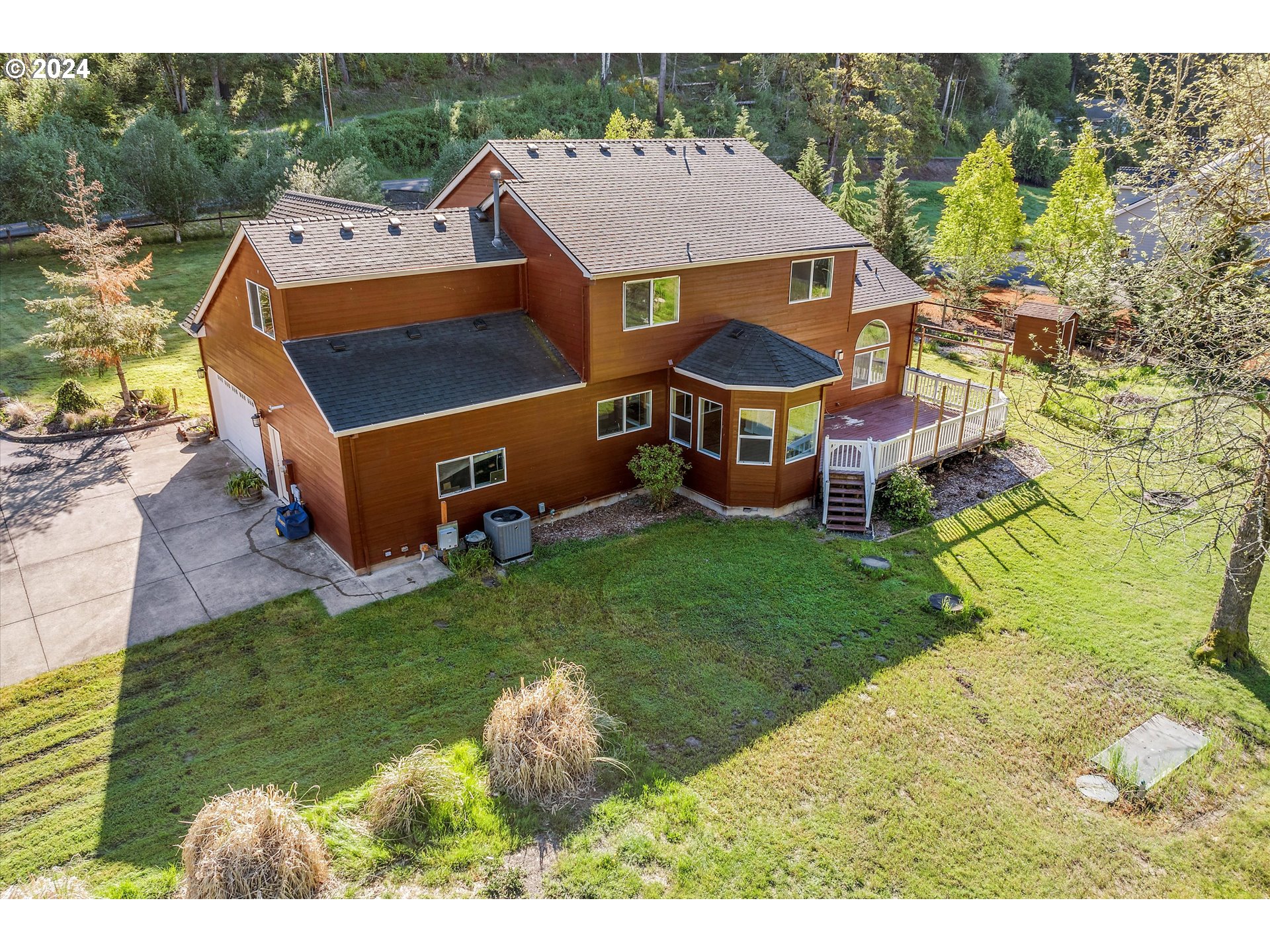 19053 South Mattoon Road Estacada, OR 97023 - Photo 45 of 47 a aerial view of a house with a big yard potted plants and large tree