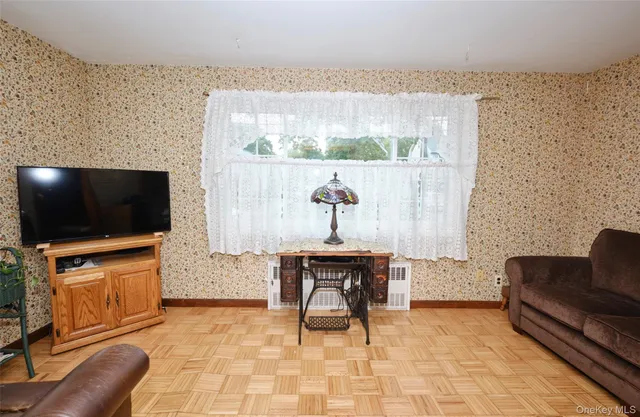 $899,000 | 17 Concord Street, Floral Park, NY 11001