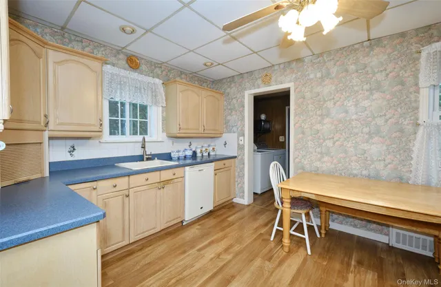 $899,000 | 17 Concord Street, Floral Park, NY 11001