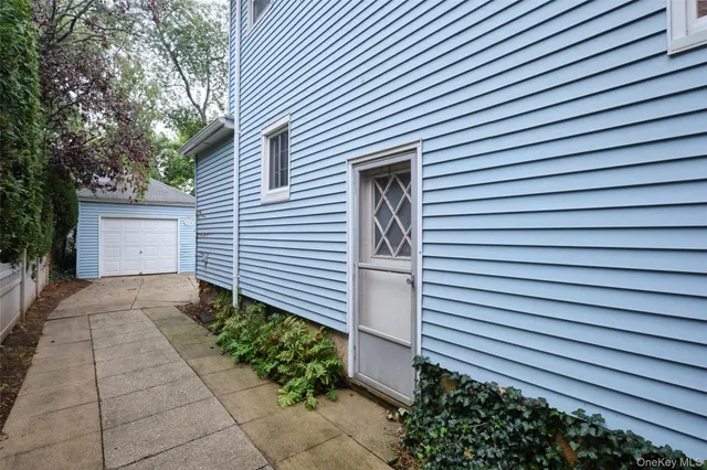 $899,000 | 17 Concord Street, Floral Park, NY 11001