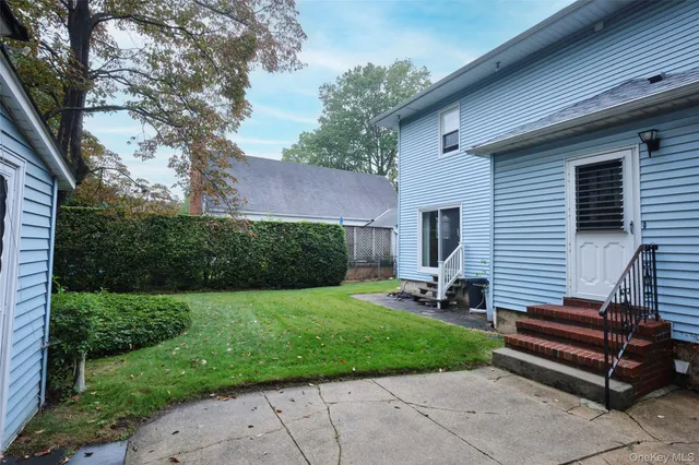 $899,000 | 17 Concord Street, Floral Park, NY 11001