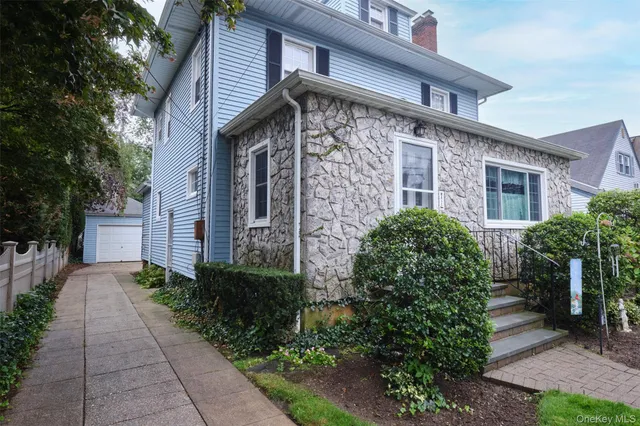 $899,000 | 17 Concord Street, Floral Park, NY 11001