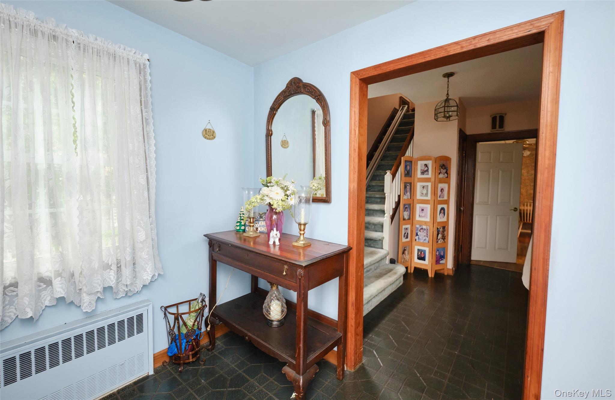 17 Concord Street Floral Park, NY 11001 - Photo 7 of 38 Entry Foyer