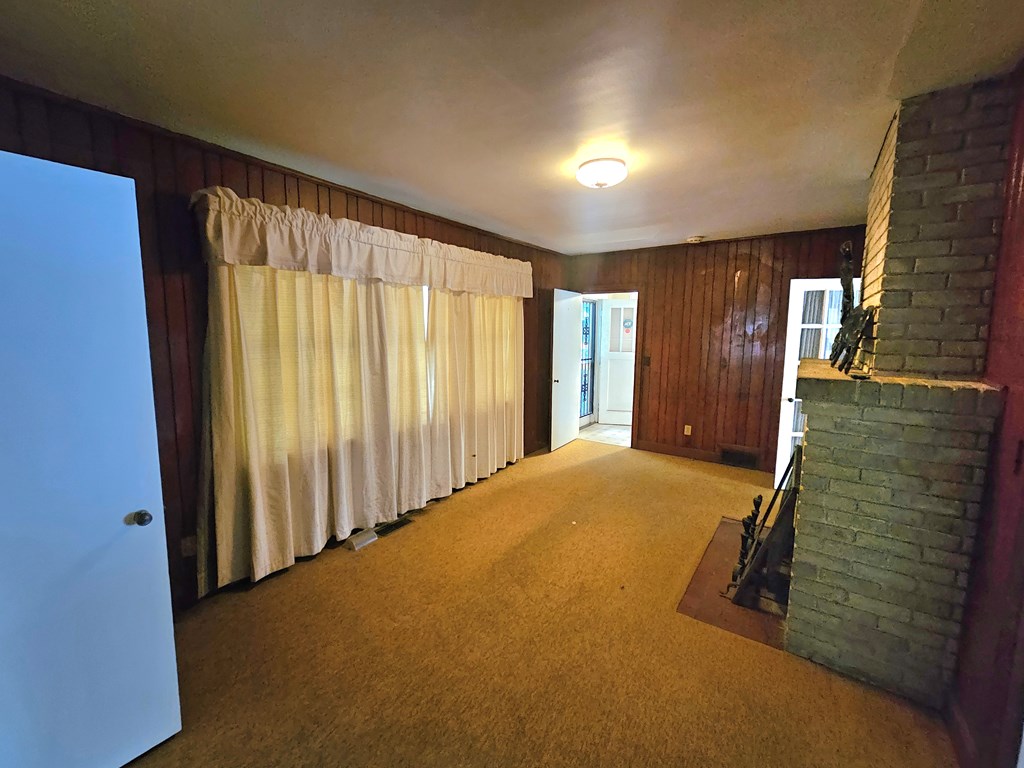 752 Portland Avenue Columbus, GA 31906 - Photo 22 of 31 a view of an empty room with a window