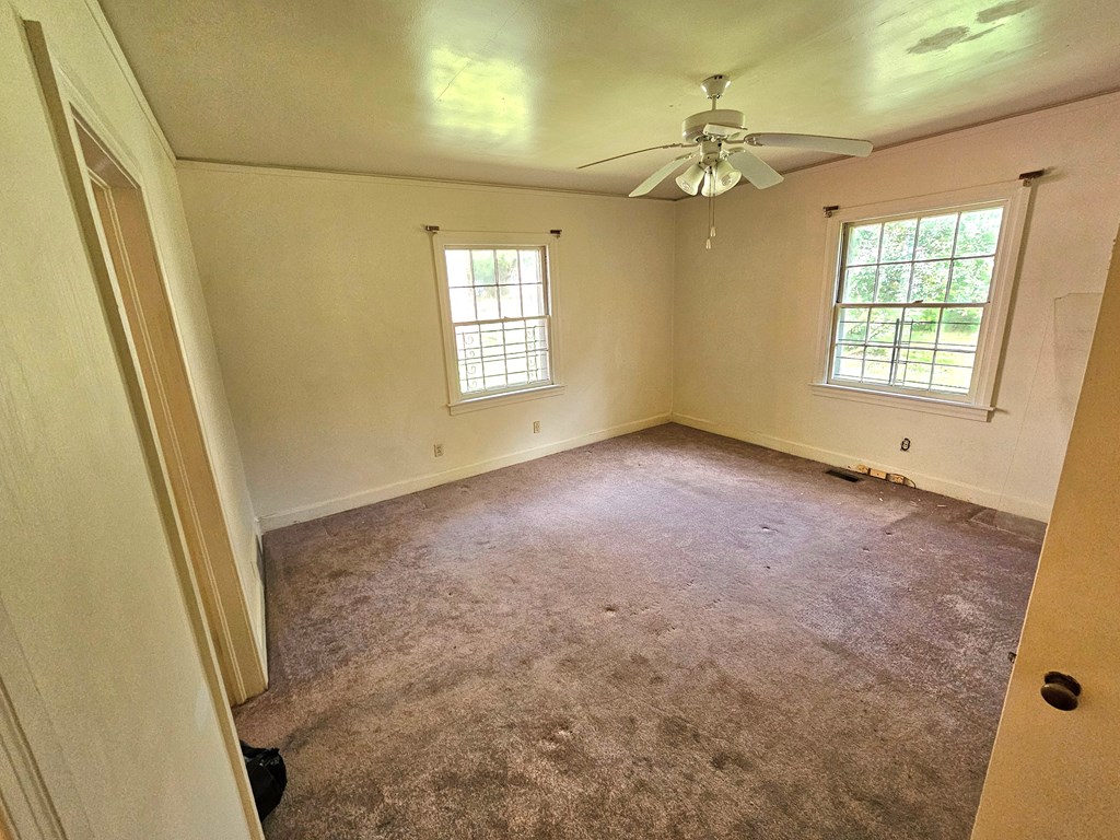 752 Portland Avenue Columbus, GA 31906 - Photo 24 of 31 a view of an empty room with a window