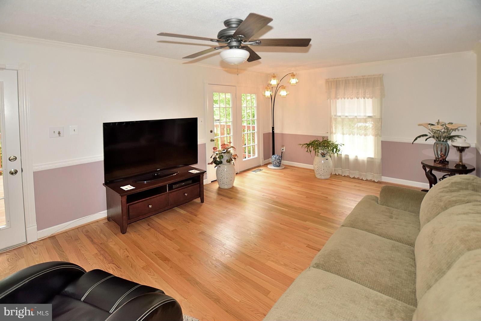 7286 Olde Lantern Way Springfield, VA 22152 - Photo 11 of 26 Living Room