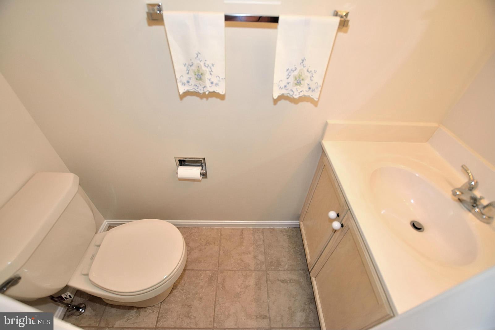 7286 Olde Lantern Way Springfield, VA 22152 - Photo 20 of 26 Bath