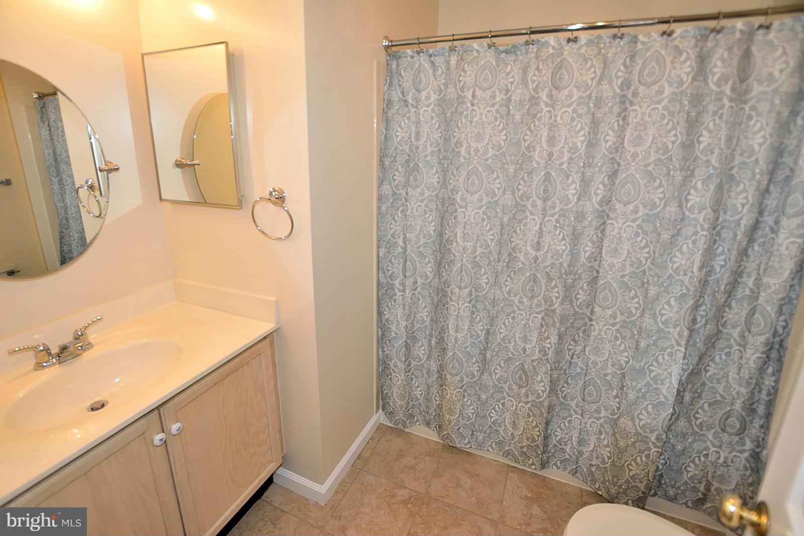 7286 Olde Lantern Way Springfield, VA 22152 - Photo 23 of 26 Bath