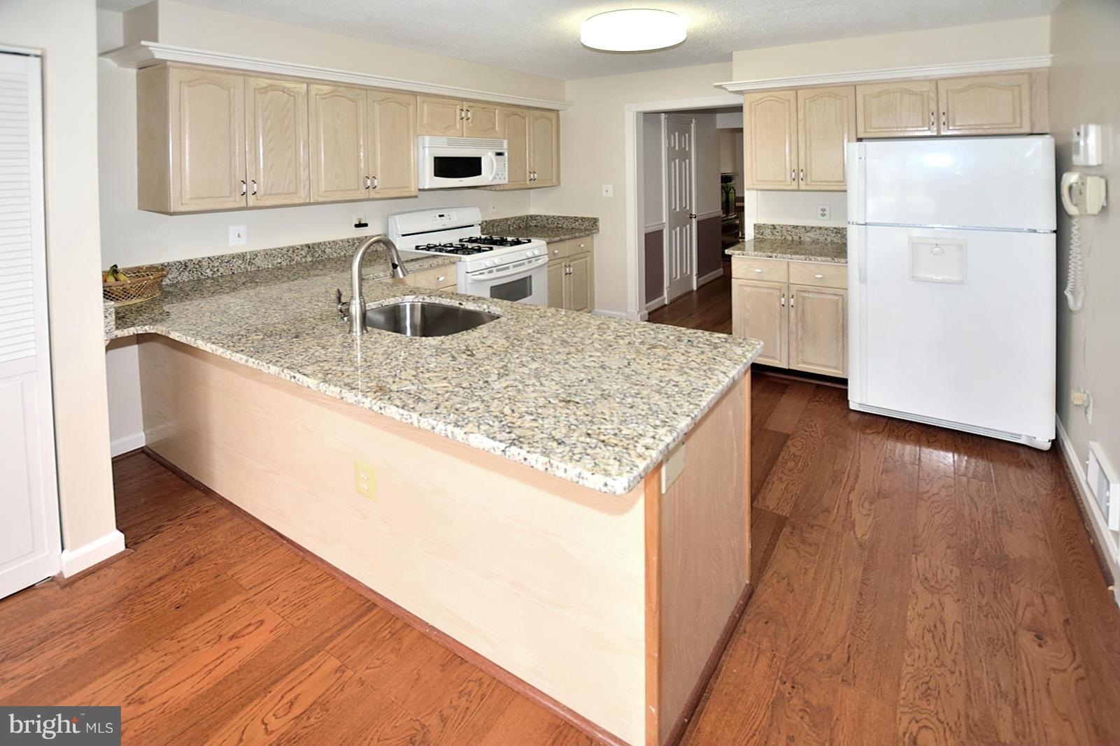 7286 Olde Lantern Way Springfield, VA 22152 - Photo 5 of 26 Kitchen