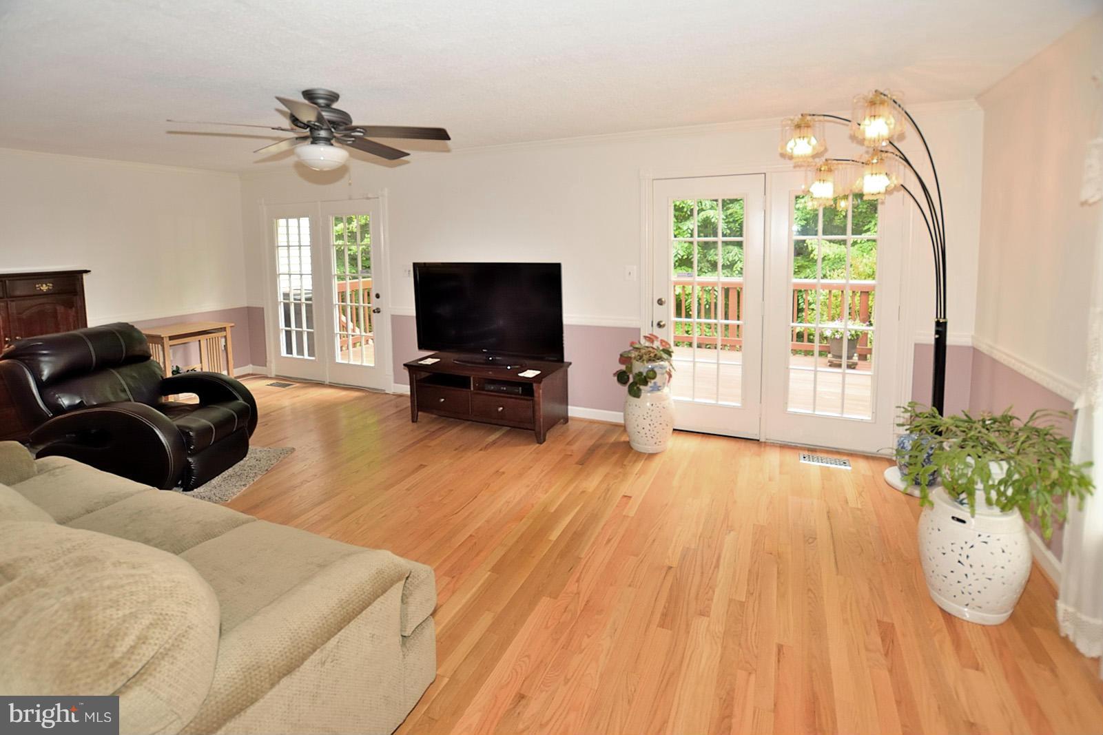 7286 Olde Lantern Way Springfield, VA 22152 - Photo 9 of 26 Living Room