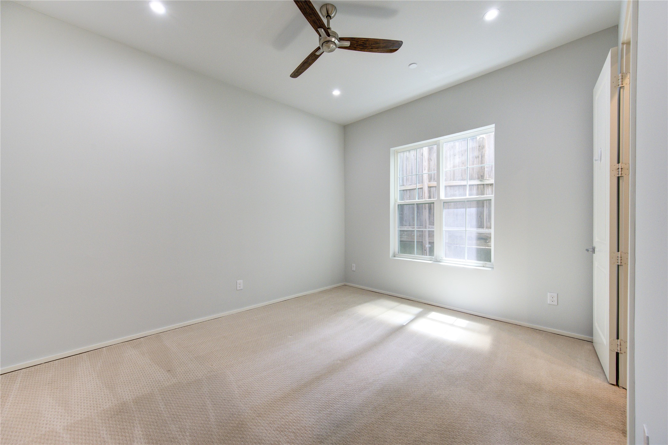 5336 Chandler Street Houston, TX 77007 - Photo 9 of 35 First floor bedroom