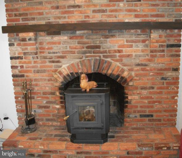 897 Beech Tree Road Severn, MD 21144 - Photo 27 of 30 a fireplace with a vase
