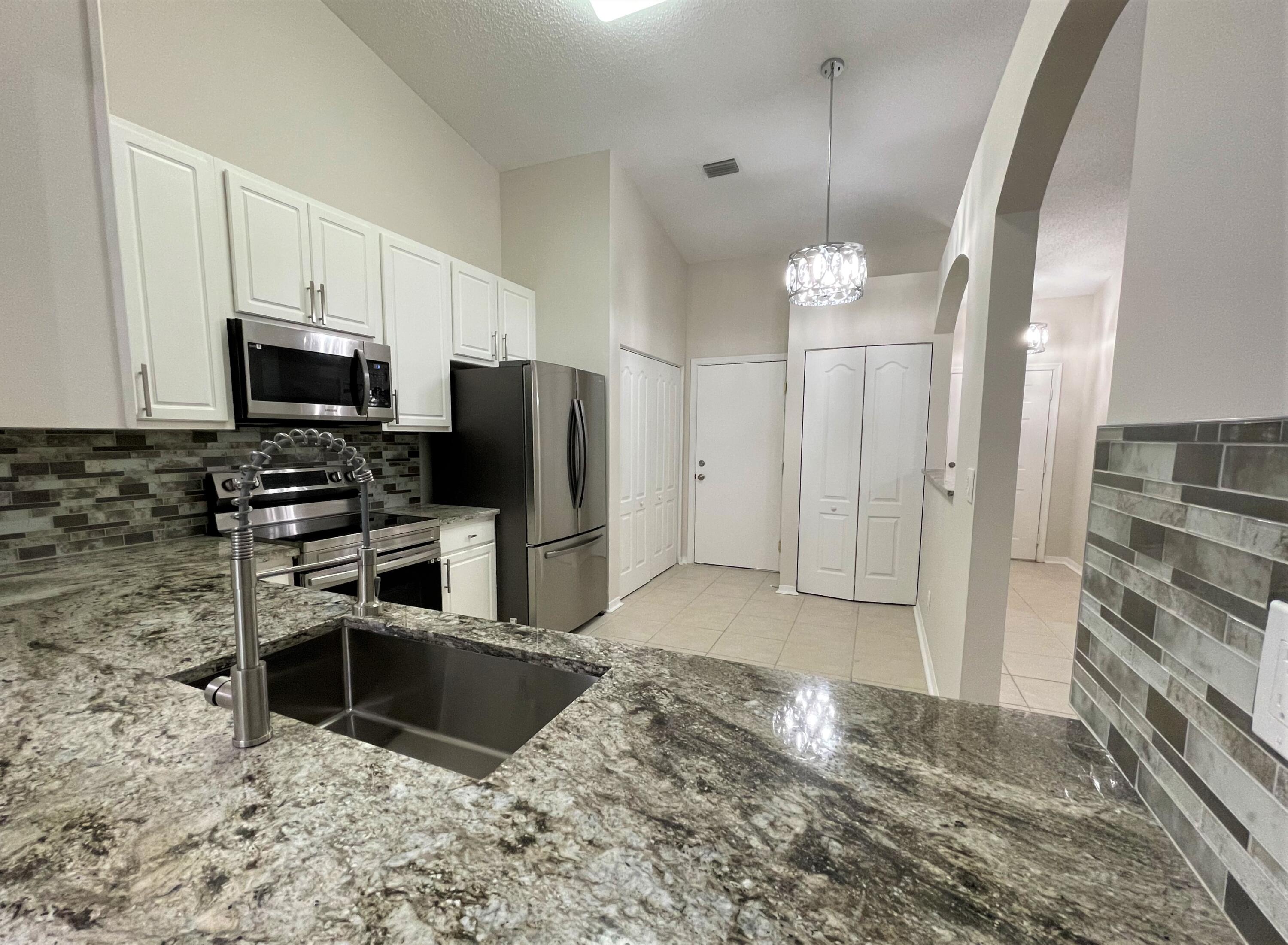 8516 Logia Circle Boynton Beach, FL 33472 - Photo 7 of 38 7