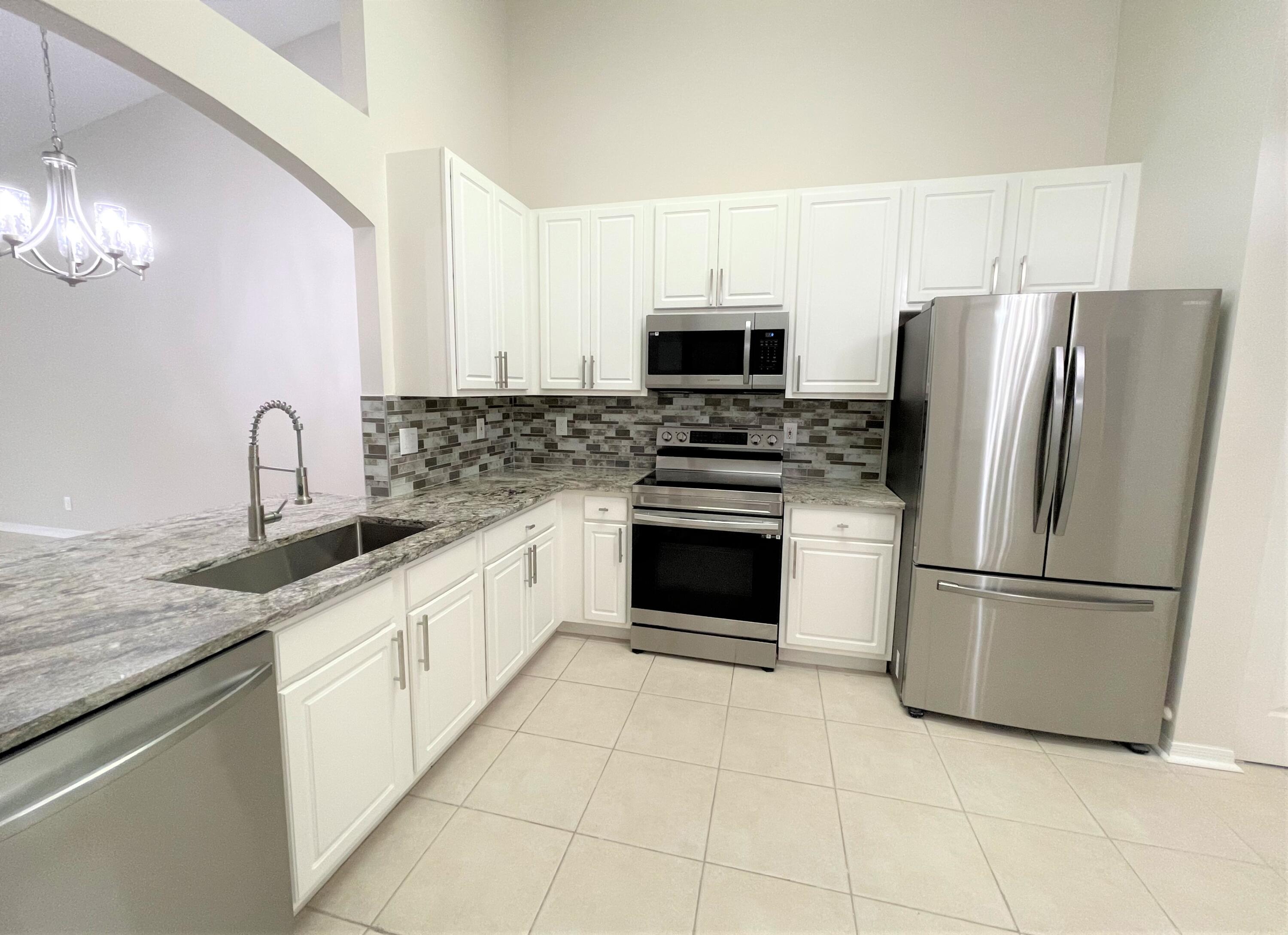 8516 Logia Circle Boynton Beach, FL 33472 - Photo 10 of 38 10