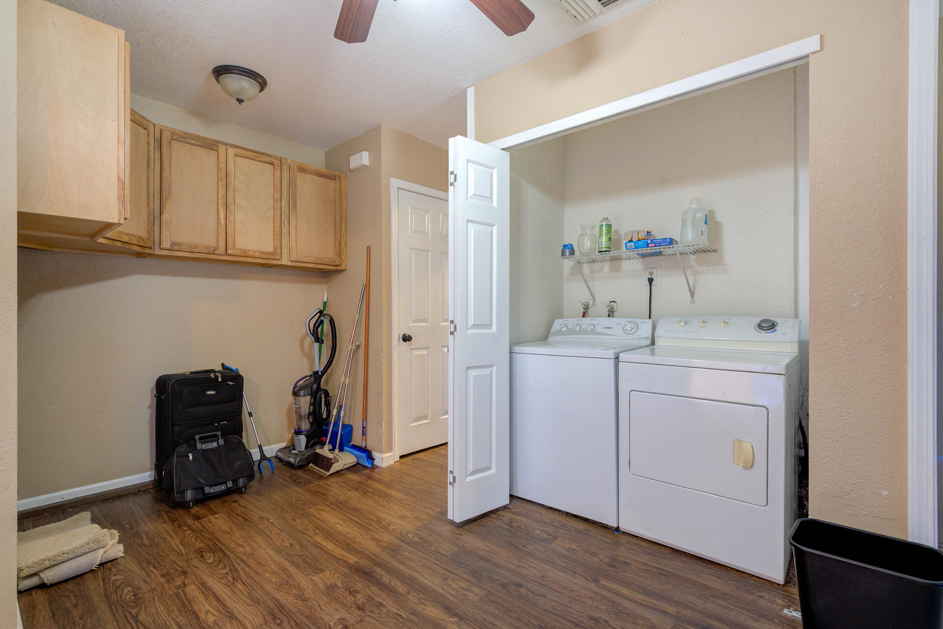 2689 Shasta View Drive Redding, CA 96002 - Photo 16 of 33 a view of a room with washing machine