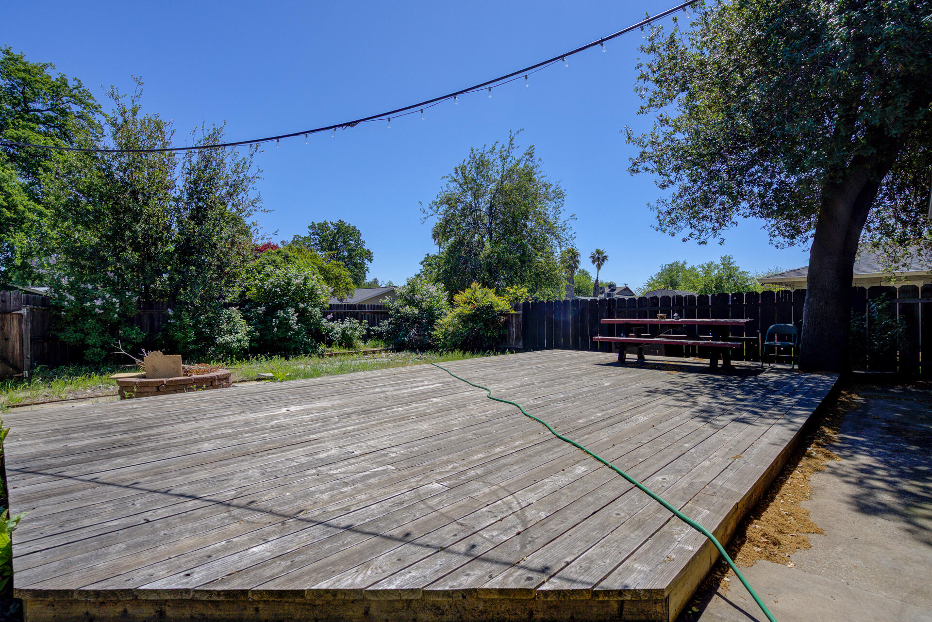 2689 Shasta View Drive Redding, CA 96002 - Photo 25 of 33 a backyard of a house with lots of green space