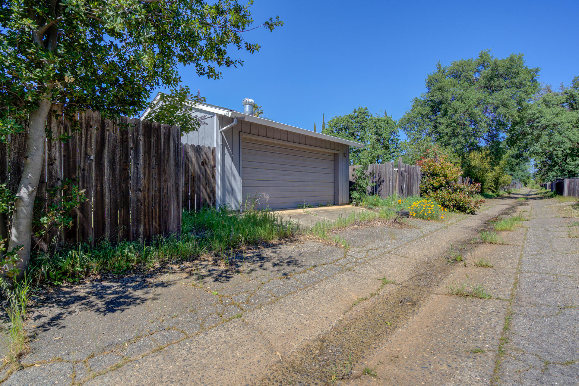 2689 Shasta View Drive Redding, CA 96002 - Photo 29 of 33 a front view of a house with a yard and a garage